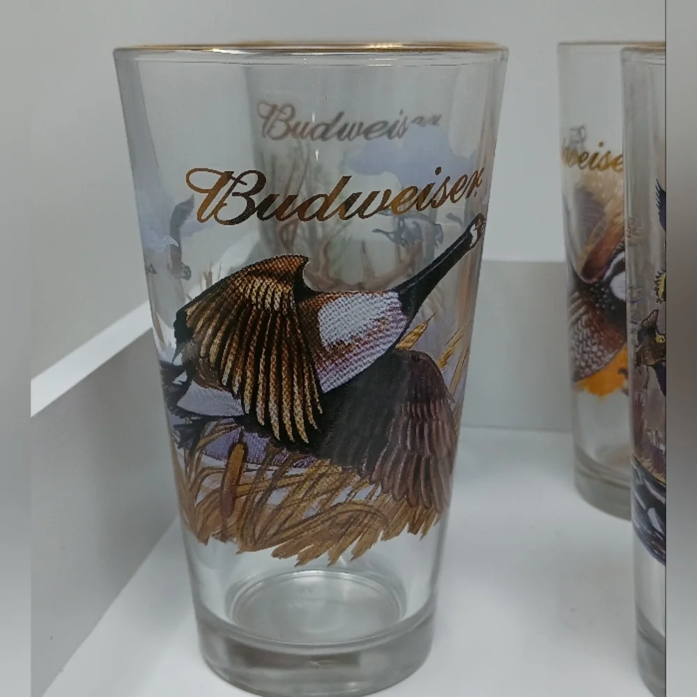 Budweiser Wildlife Collector Pint Glasses Set – Vintage Beer Glasses with Wildli